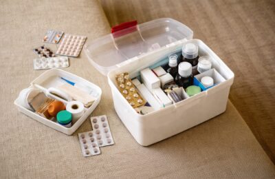 Ce trebuie să conțină trusa medicală de vacanță și de ce este recomandată o rezervă de tratament pentru 3-7 zile