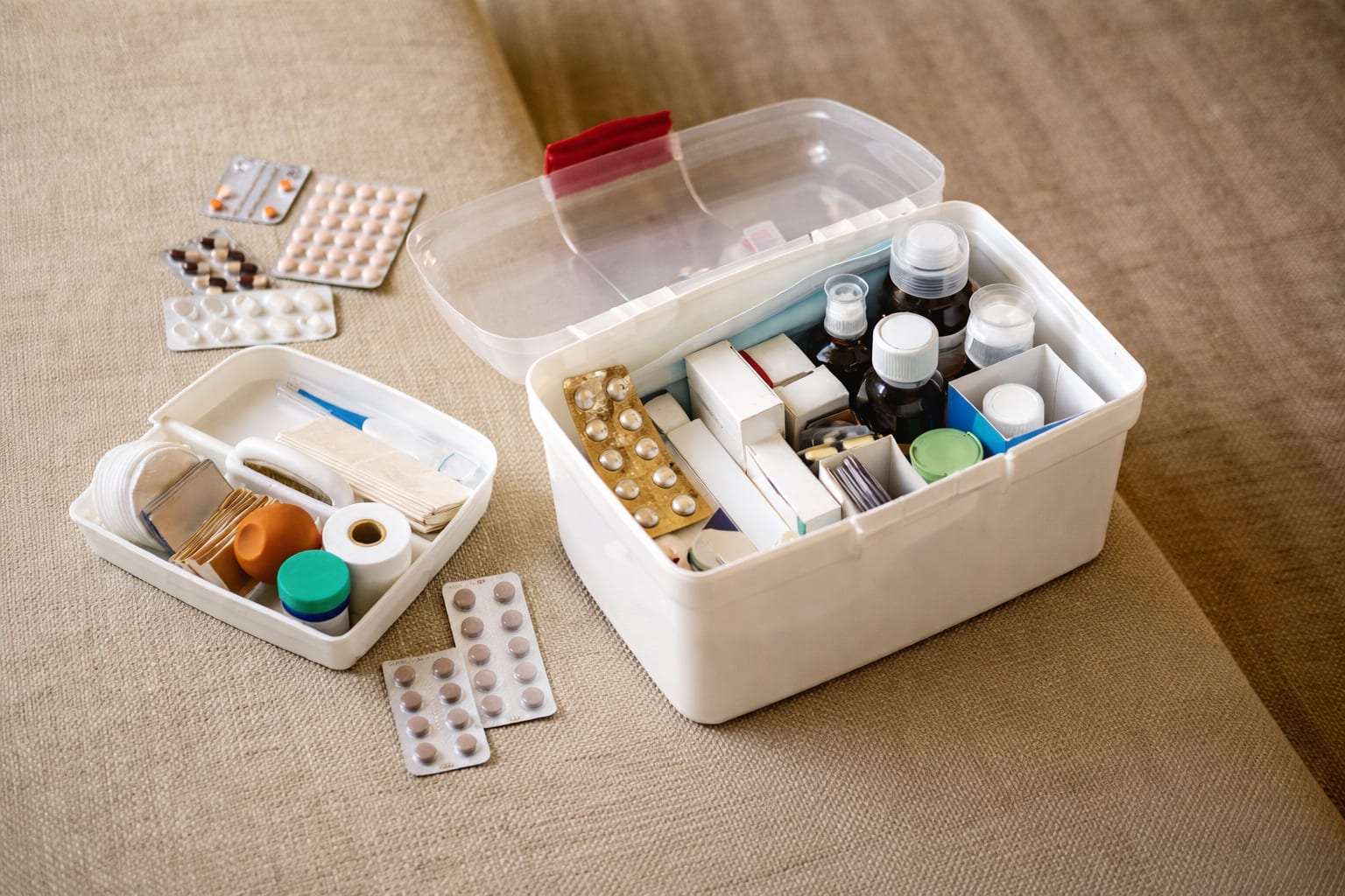 Ce trebuie să conțină trusa medicală de vacanță și de ce este recomandată o rezervă de tratament pentru 3-7 zile