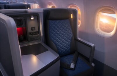 Delta vinde zboruri Delta One spre 10 destinații europene la 115.000 de SkyMiles și 5,60 USD