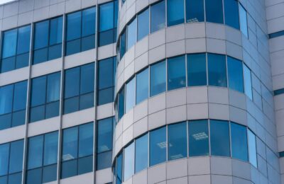 Euvic a preluat 51% din Yalos Software Labs și intră pe piața din România