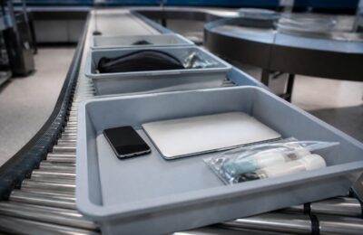 Manchester și London Stansted recomandă banda din stânga pentru un control de securitate mai rapid
