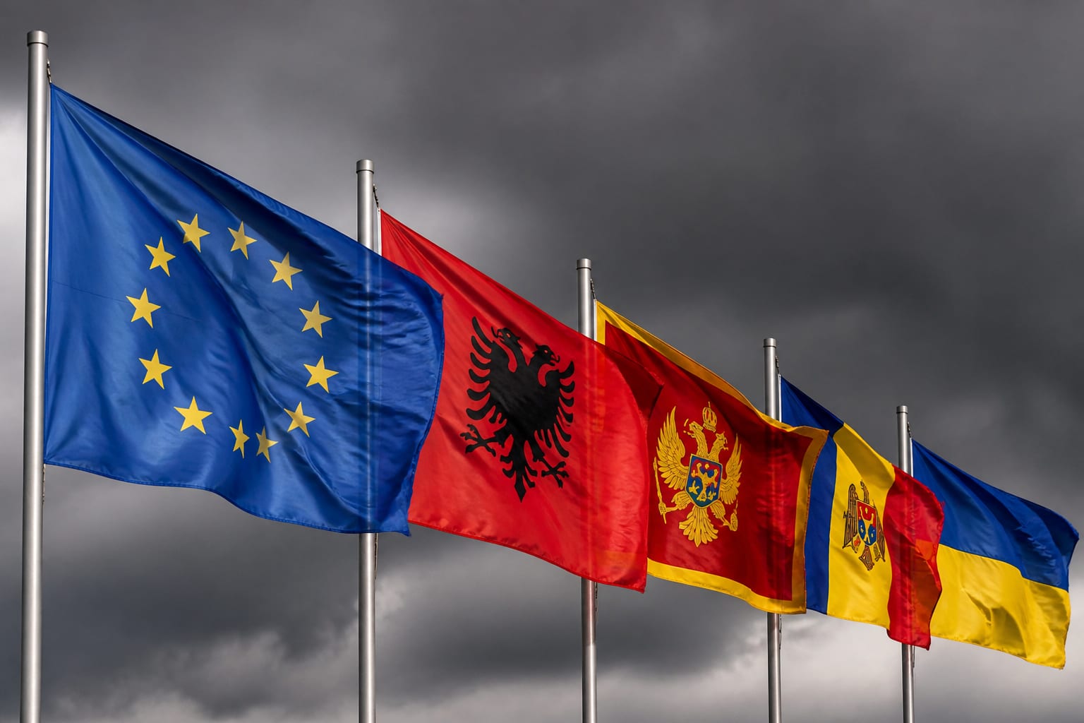 Patru state candidate au avansat simultan în negocierile de aderare la UE