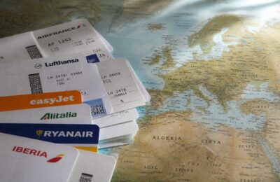 Prețurile la biletele de avion din Europa au oscilat puternic, cu scumpiri de 41,5% și ieftiniri de 53%