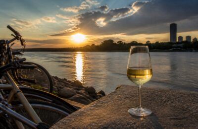 Viena oferă vara băi în Dunăre și Weisser Spritzer de la 3,90 euro