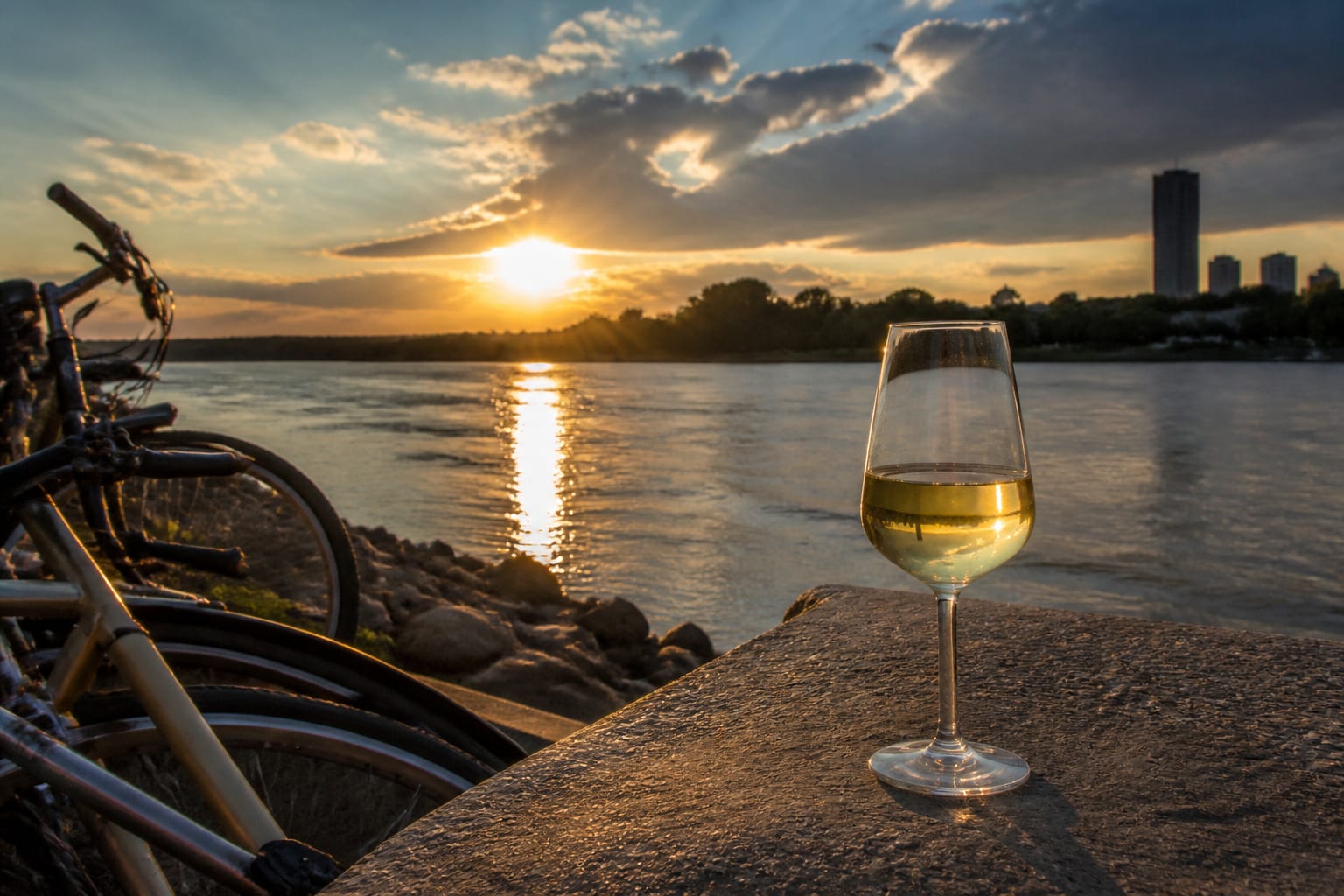 Viena oferă vara băi în Dunăre și Weisser Spritzer de la 3,90 euro