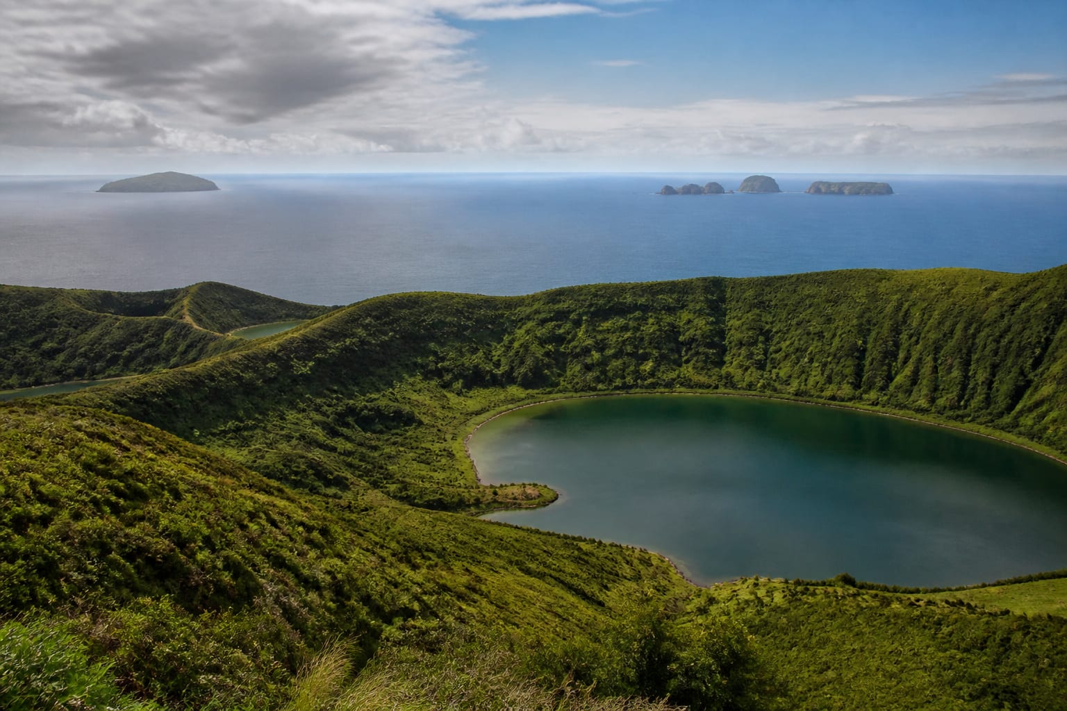 Azore, alternativa europeană la Hawaii cu vacanțe de la 700 de euro