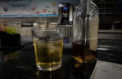 Ce primești de 10.000 de lei la un sejur all-inclusive în Bulgaria: experiența cu un whiskey de 1,2 lei