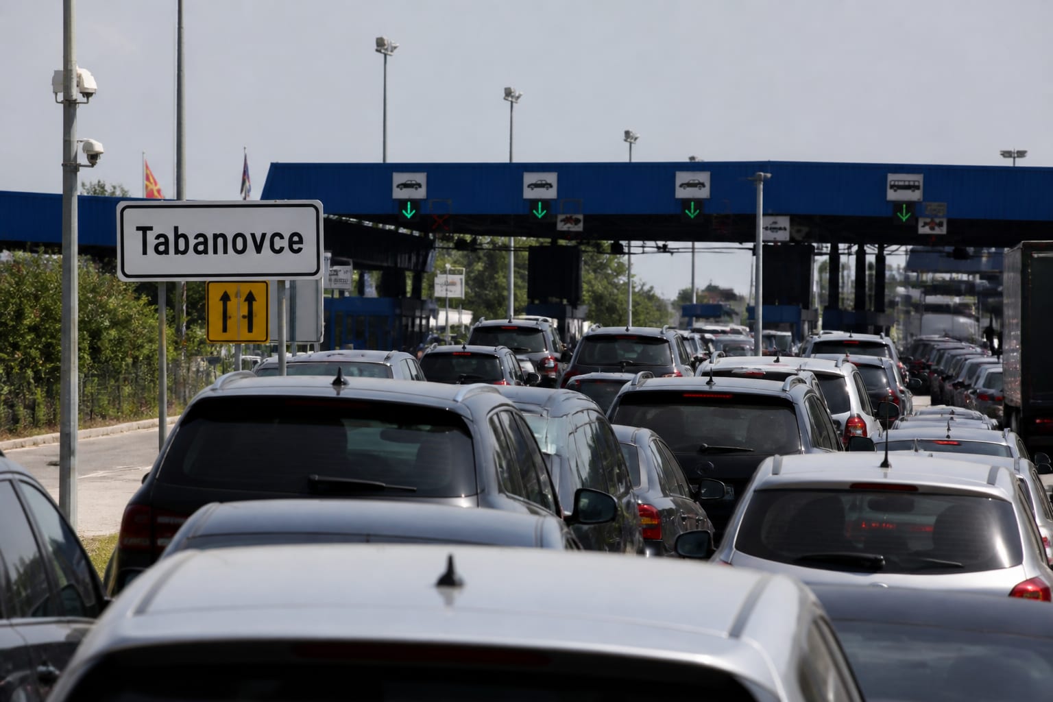 Drumul spre Grecia cu mașina: cum o amendă în Macedonia de Nord te poate bloca șapte ore la graniță