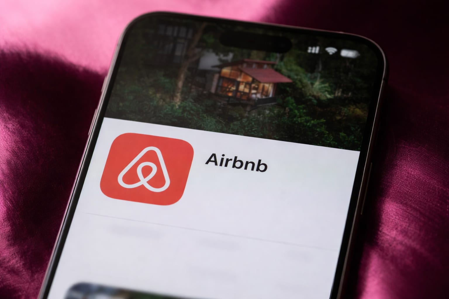 Proprietarii Airbnb din clădirile cu risc seismic I au 14 zile să clarifice situația locuințelor
