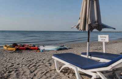 Sulina ca alternativă la Mamaia: cât costă un șezlong și ce oferă plaja pentru familiile cu copii
