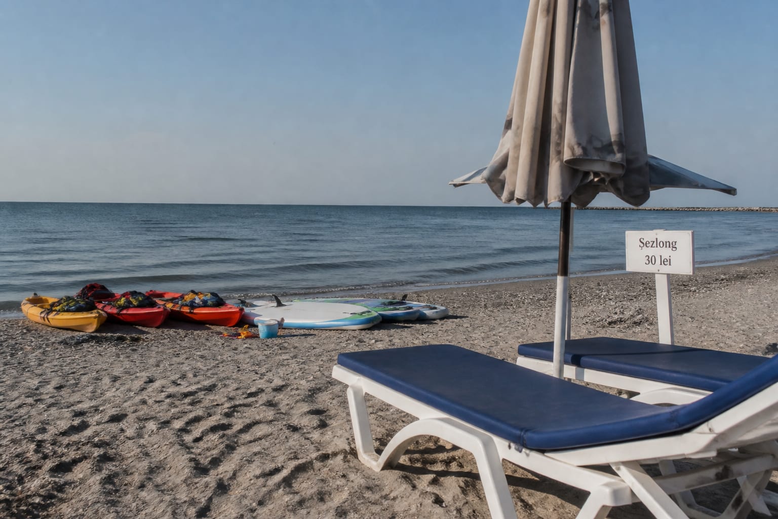 Sulina ca alternativă la Mamaia: cât costă un șezlong și ce oferă plaja pentru familiile cu copii