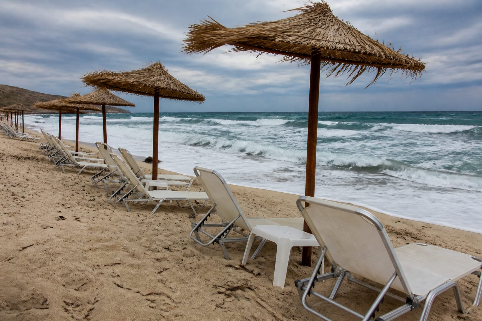 Vacanță în Grecia cu alerte de evacuare și vânt de peste 100 km/h în Halkidiki