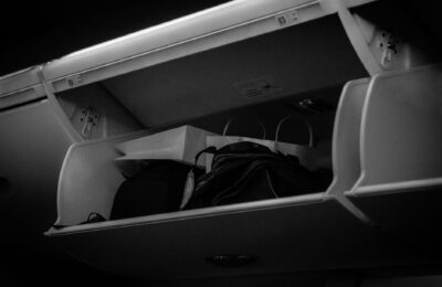 Bagajul de cabină pentru zboruri de cel puțin șase ore. Lista făcută după 190 de ore în avion