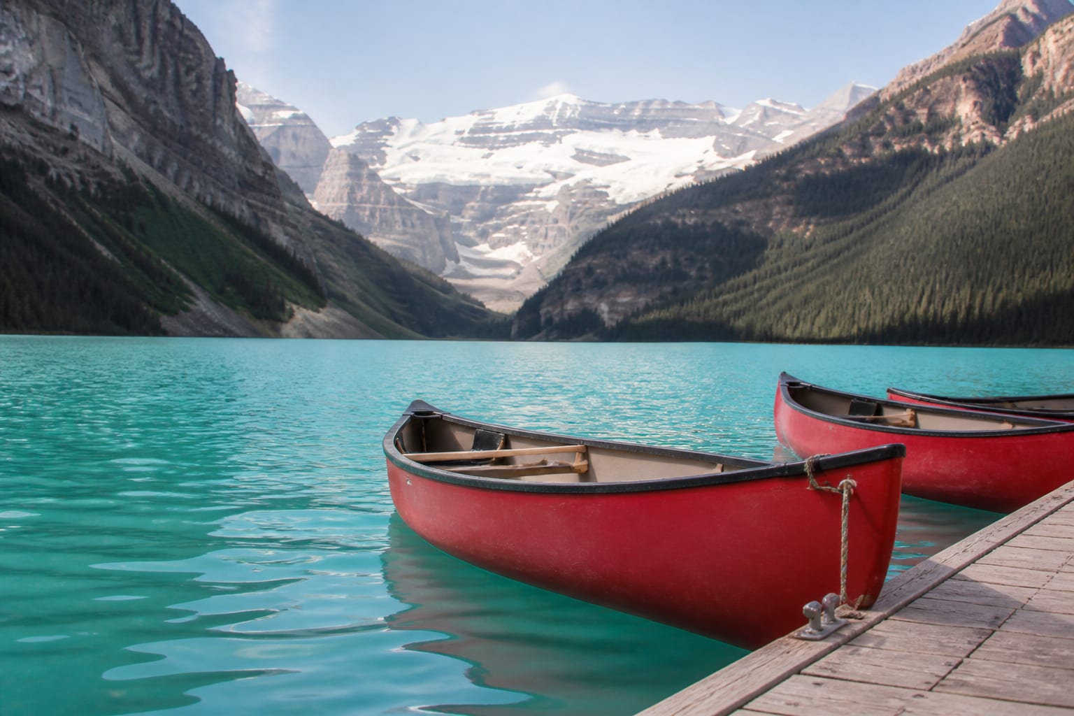 Banff trece de patru milioane de vizitatori anual, în timp ce Auyuittuq și Mingan Archipelago rămân mai retrase