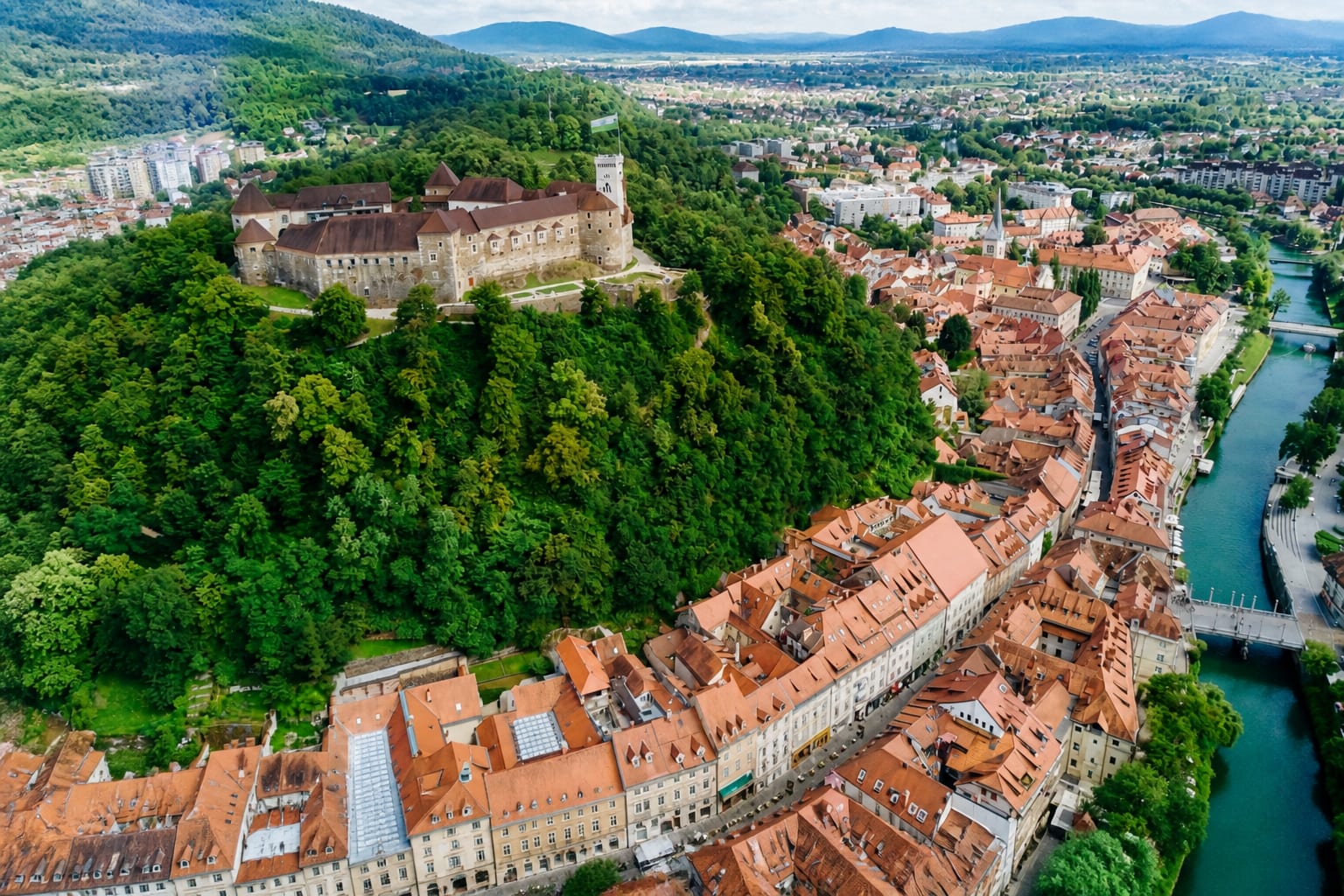 Ljubljana Castle și râul Ljubljanica