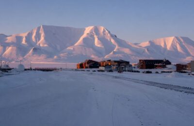 Longyearbyen are aproape patru luni fără apus, din aprilie până la sfârșitul lui august