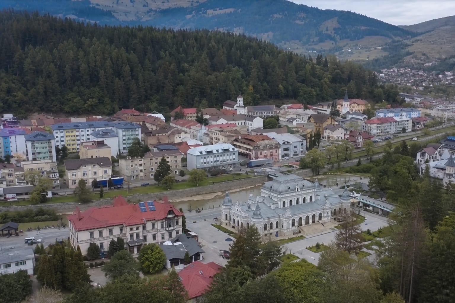 Vedere panoramică în Vatra Dornei
