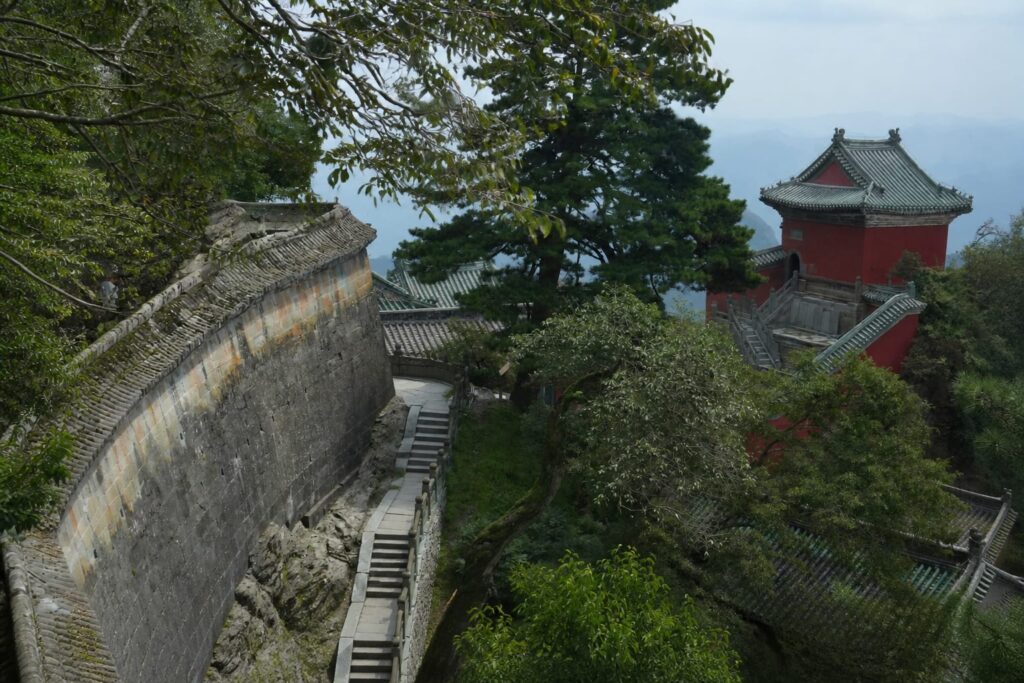 Munții Wudang au atras 14 milioane de vizite în 2025 prin templele și traseele lor sacre