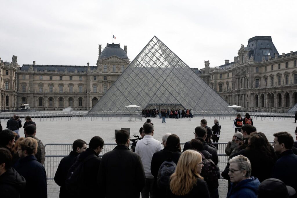 Călătoria la Paris în timpul protestelor. Ce trebuie verificat înainte de plecare și de greva din 5 noiembrie
