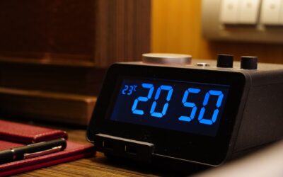 Cum se verifică o cazare pentru camere ascunse cu telefonul și de ce lipsa indiciilor nu garantează intimitatea