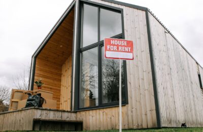 Cazările prin Airbnb și Booking au atras în România aproximativ 2,3 milioane de înnoptări ale străinilor